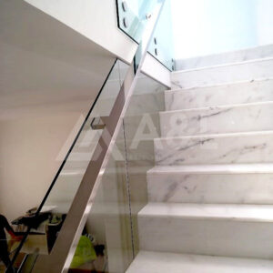 Baranda de Vidrio y Pasamano de Acero - Baranda para escalera