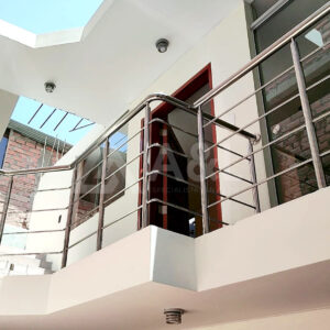 BARANDA DE ACERO INOXIDABLE PARA BALCÓN EN VILLA MARÍA DEL TRIUNFO
