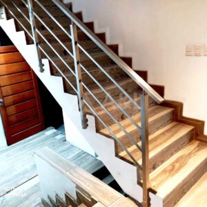 BARANDA DE ACERO INOXIDABLE CON TUBO RECTANGULAR