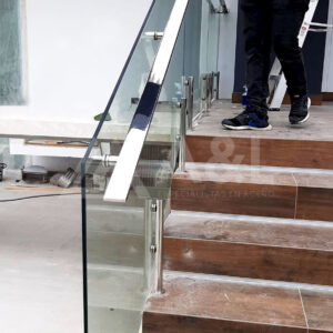 Baranda de Vidrio y Pasamano de Acero - Baranda de acero en escalera