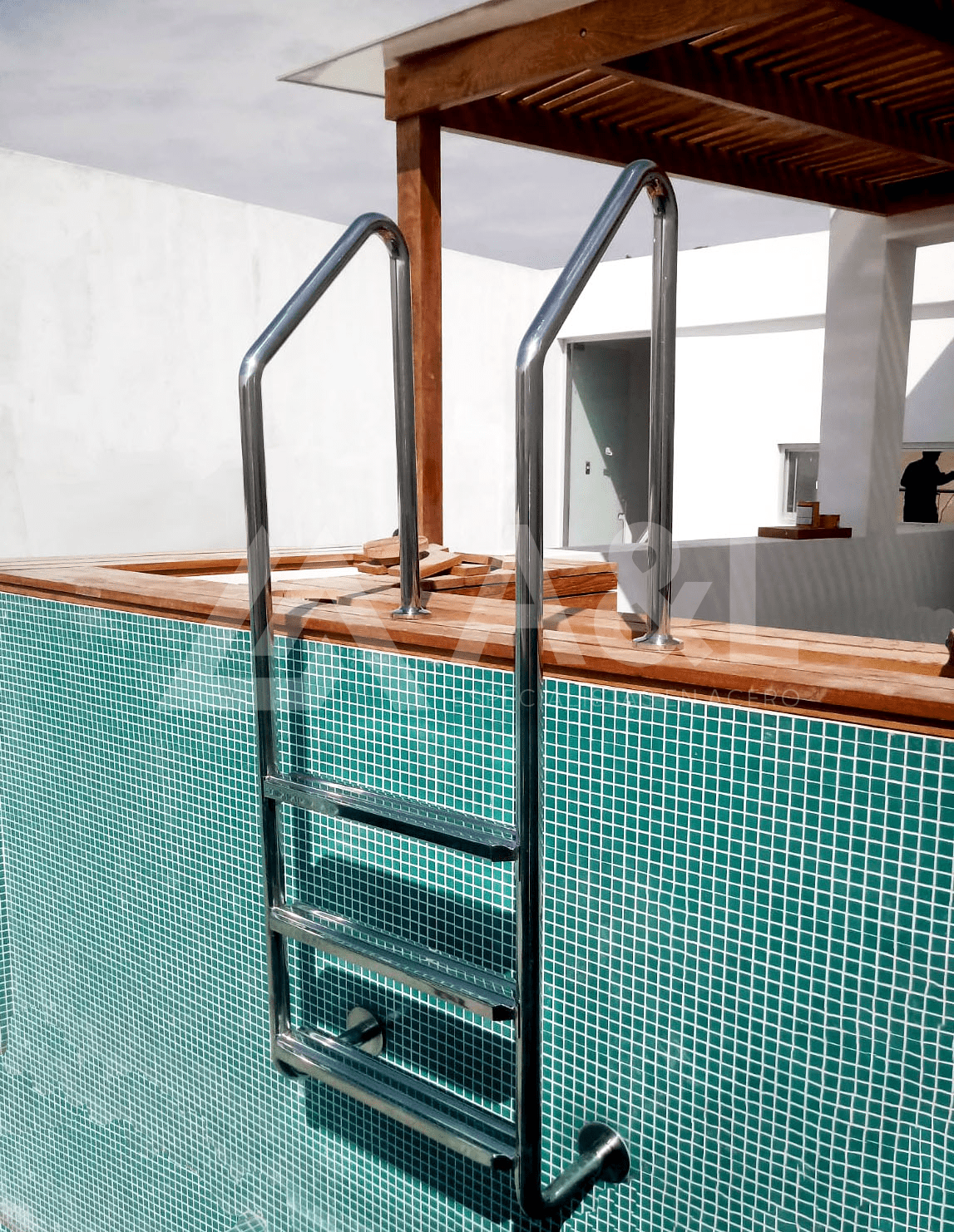 ESCALERA DE ACERO INOXIDABLE PARA PISCINA - PERSONALIZADO 3