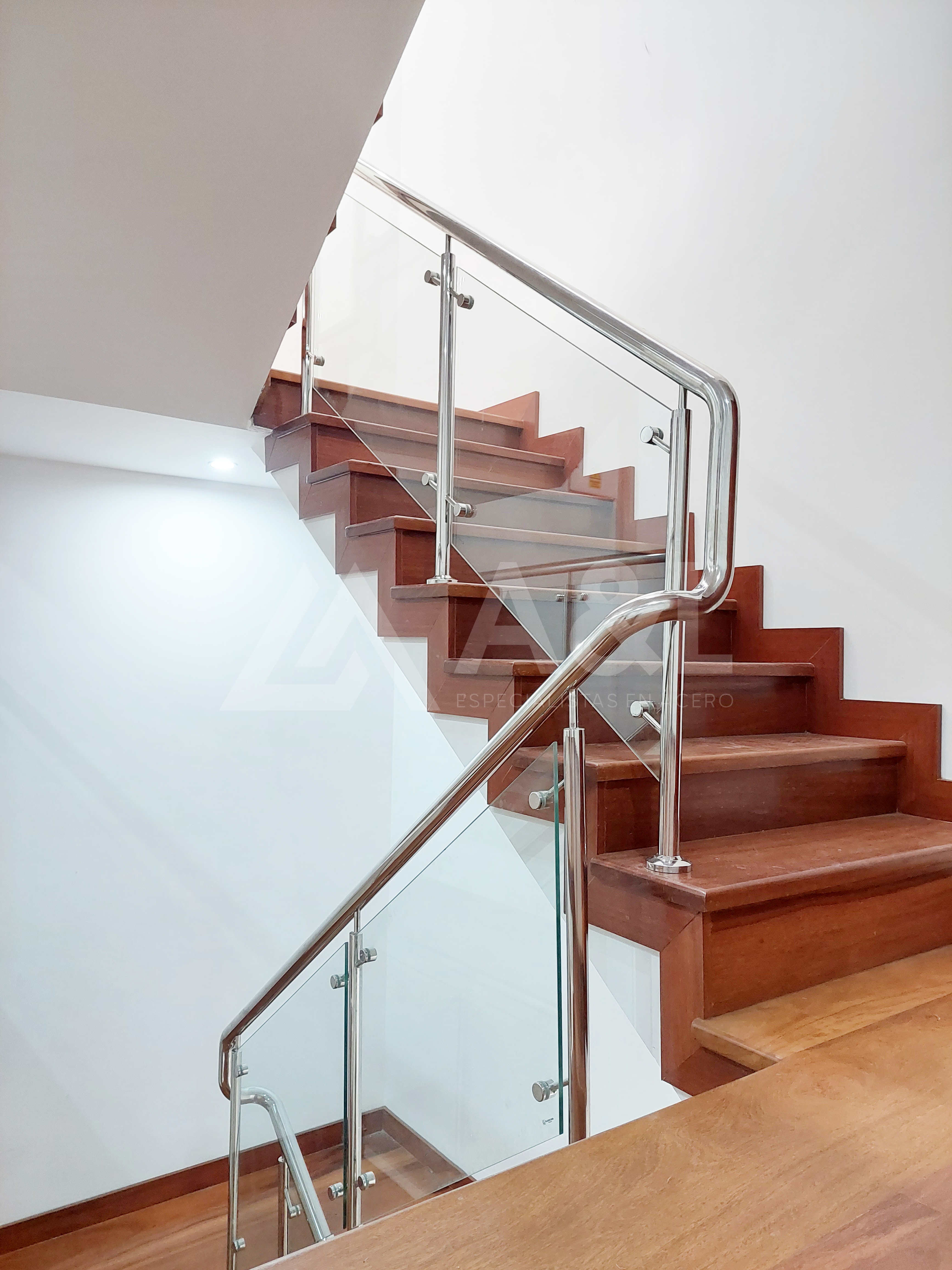 Elegantes Barandas de Acero Inoxidable con Vidrio para Escaleras - Imagen 2